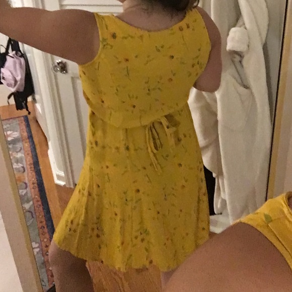Yellow flowy dress! - Picture 3 of 4